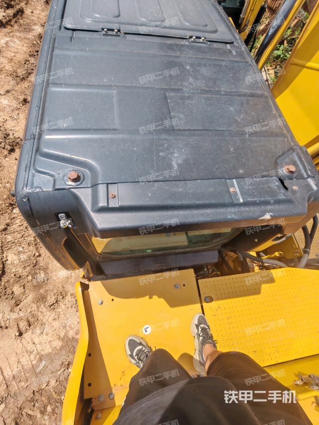 驾驶室顶部（整机外观）