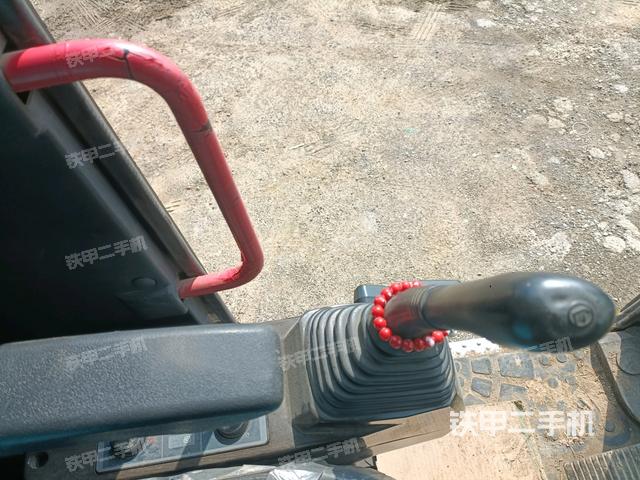 座椅左侧控制台/音响/含左手柄（驾驶室部分）