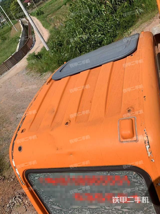 驾驶室顶部（整机外观）