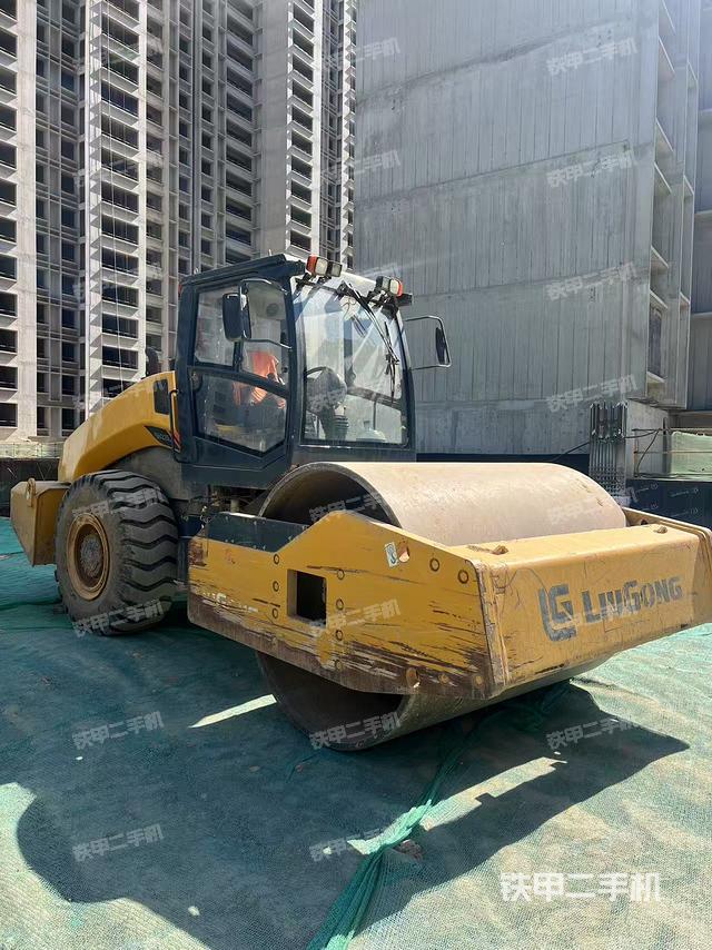 整機(jī)左側(cè)(設(shè)備外觀及核心部件) 整機(jī)左側(cè)(設(shè)備外觀及核心部件)