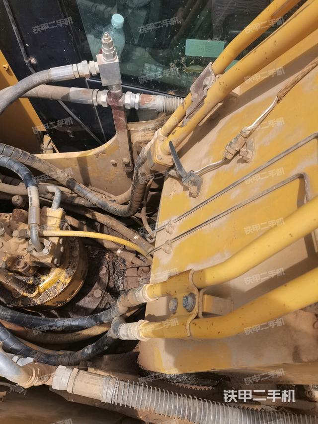 大臂根部 斜视（工作和回转装置）