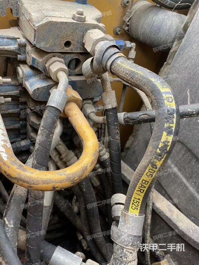 回转马达和主控阀（整机外观）