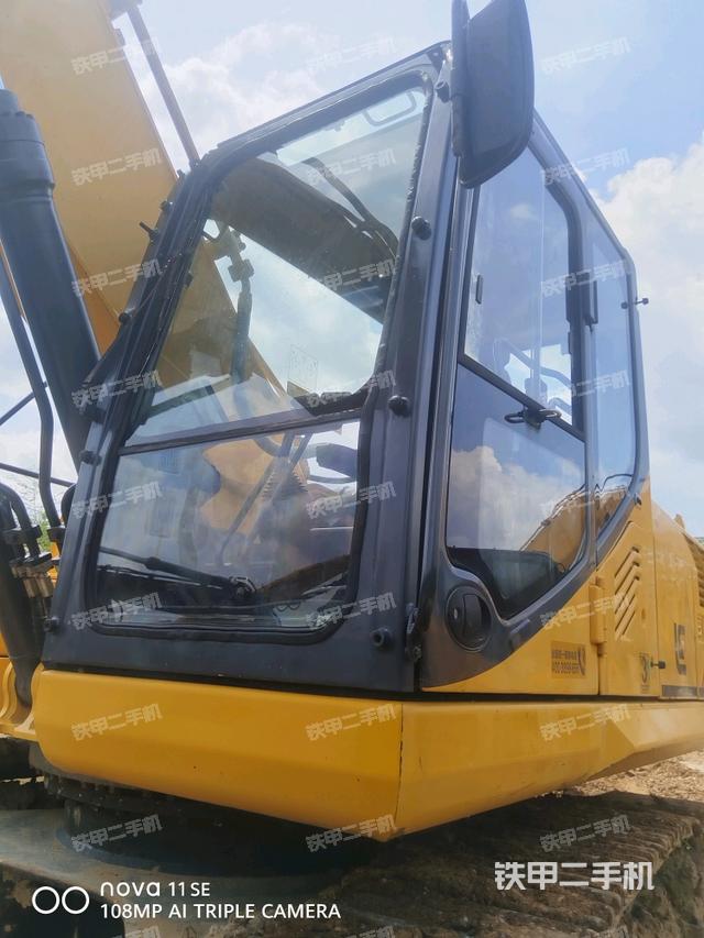 駕駛室左前45度（駕駛室部分）