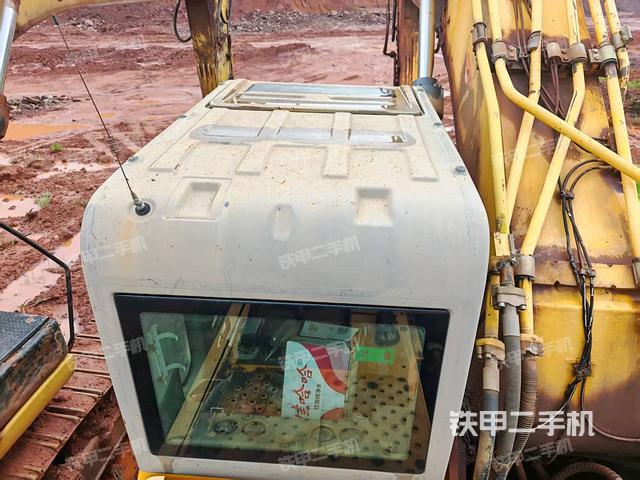 驾驶室顶部（整机外观）