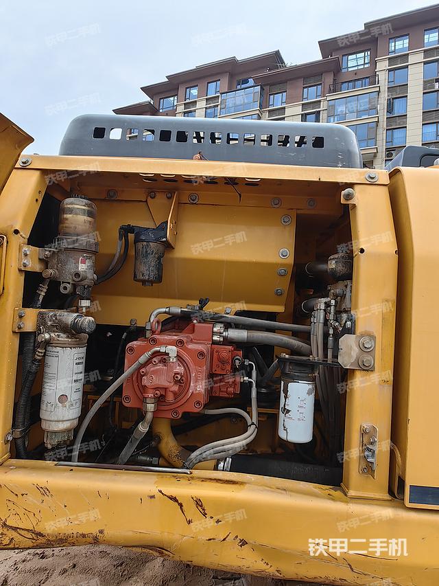 液壓泵艙室正面整體(整機(jī)外觀) 液壓泵艙室正面整體(整機(jī)外觀)