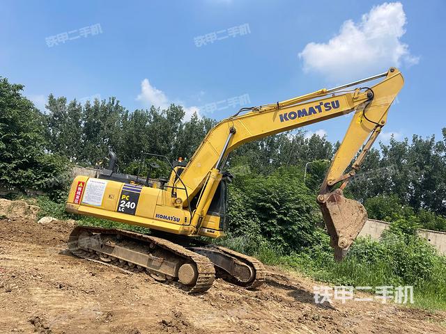 小松PC240LC-8M0挖掘机