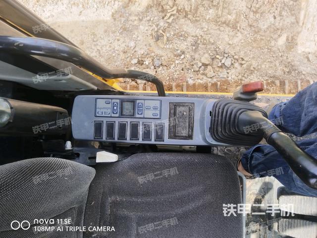 座椅右側(cè)控制臺/鑰匙門/油門/含右手柄（駕駛室部分）