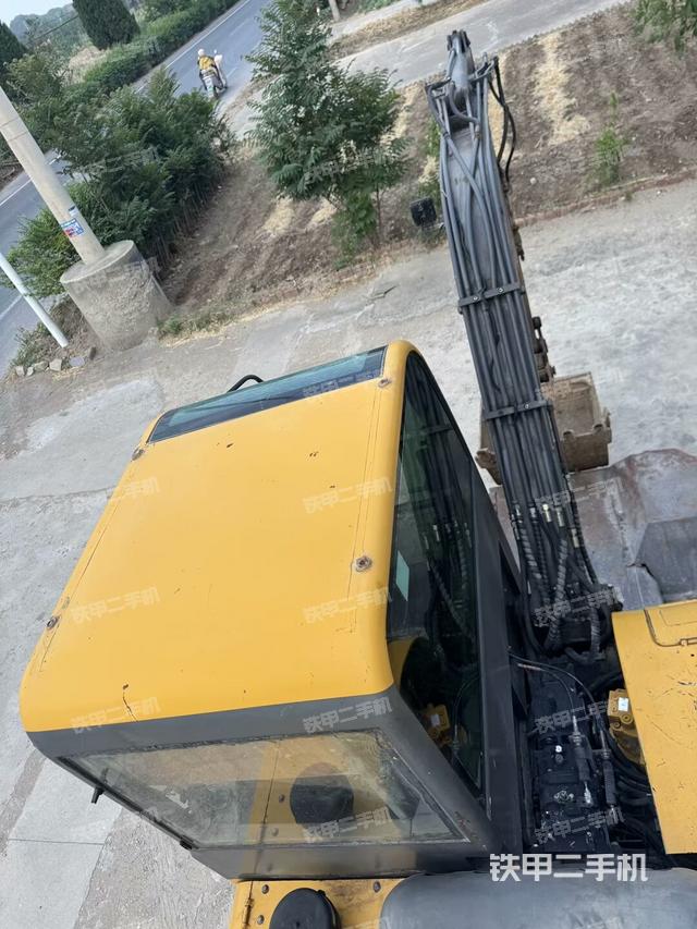 驾驶室顶部（整机外观）