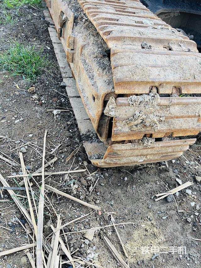 單側(cè)履帶整體(整機(jī)外觀) 單側(cè)履帶整體(整機(jī)外觀)