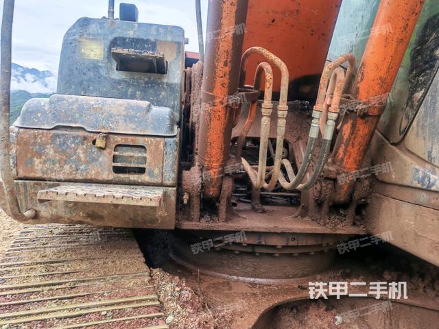 小臂整体右前（工作和回转装置）