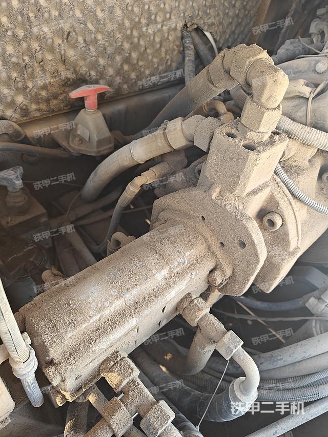 液壓泵艙室正面整體(整機(jī)外觀) 液壓泵艙室正面整體(整機(jī)外觀)