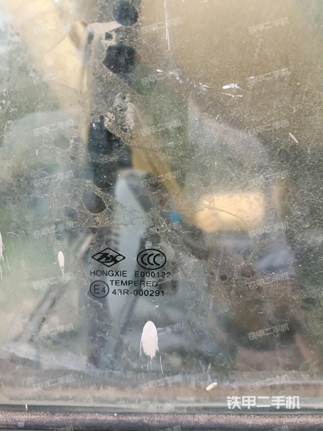 后窗玻璃角标（驾驶室部分）