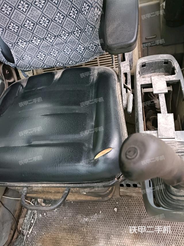 座椅左侧控制台/音响/含左手柄（驾驶室部分）