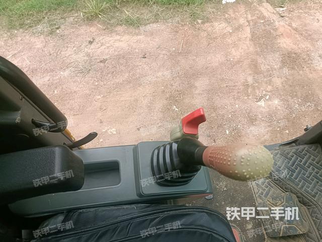 座椅左侧控制台/音响/含左手柄（驾驶室部分）