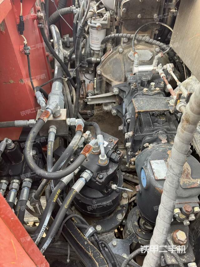 回轉馬達和主控閥（整機外觀）