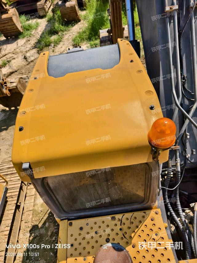 驾驶室顶部（整机外观）