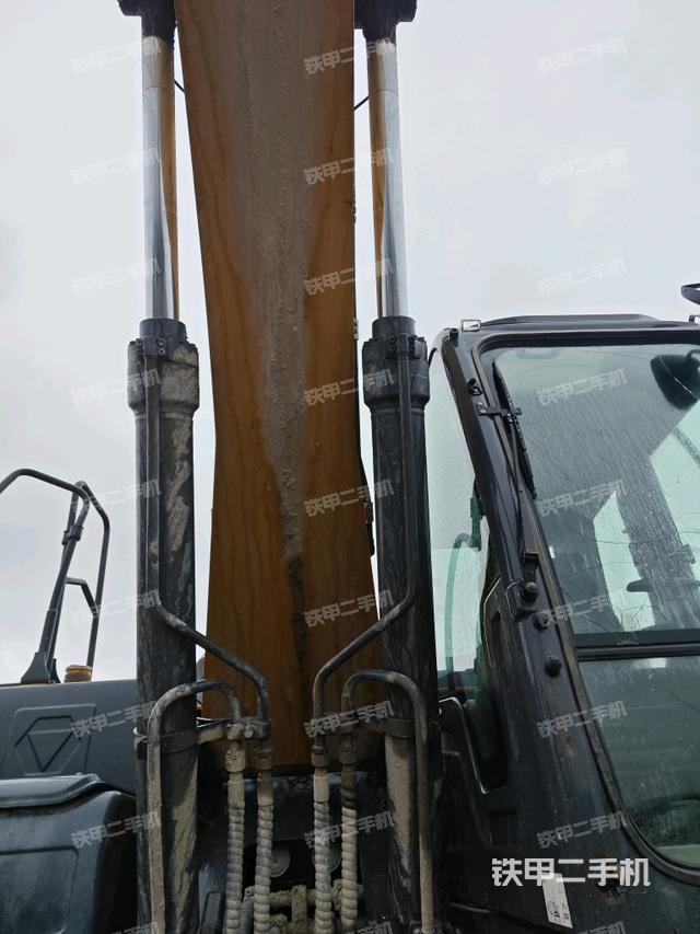 大臂油缸整體?豎拍（工作和回轉(zhuǎn)裝置）