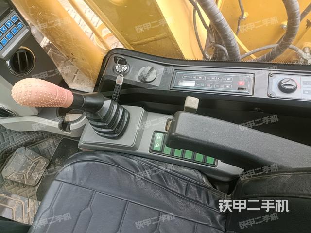 座椅右侧控制台/钥匙门/油门/含右手柄（驾驶室部分）