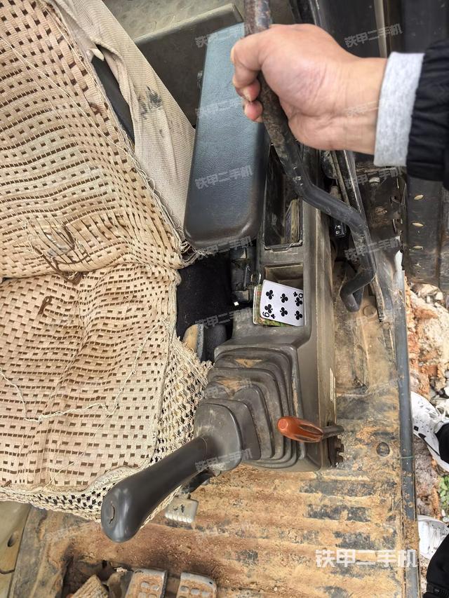 座椅左側(cè)控制臺/音響/含左手柄（駕駛室部分）