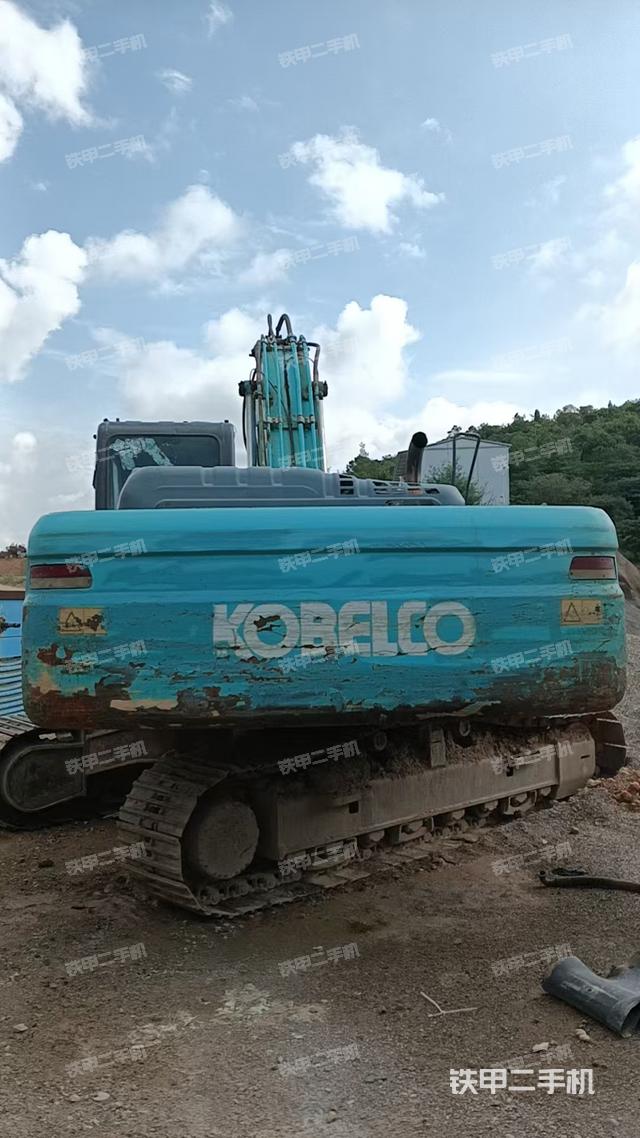 驾驶室顶部（整机外观）