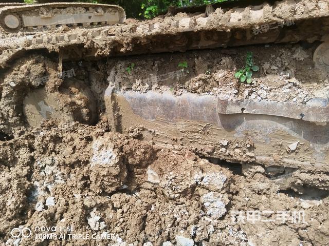 右驅(qū)動輪（行走機構(gòu)）