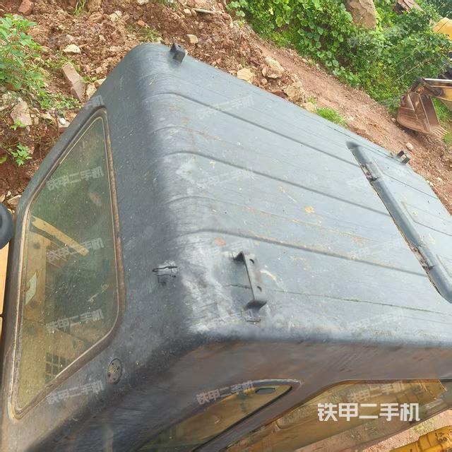 驾驶室顶部（整机外观）