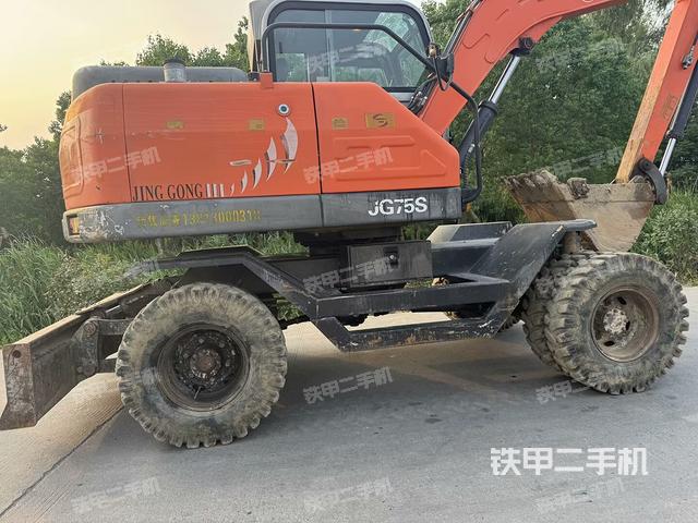 單側(cè)履帶整體（整機(jī)外觀）