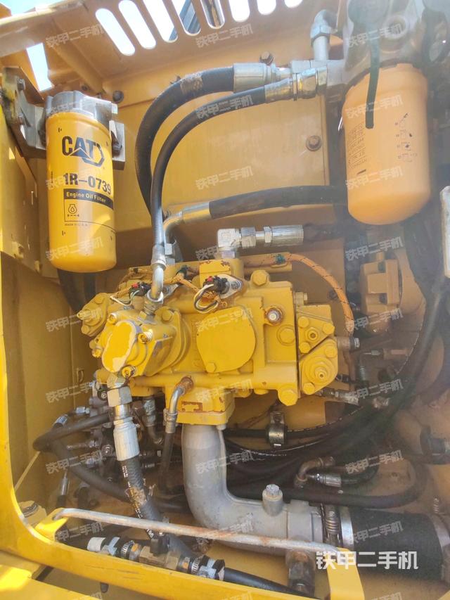 液壓泵艙室正面整體（整機(jī)外觀）