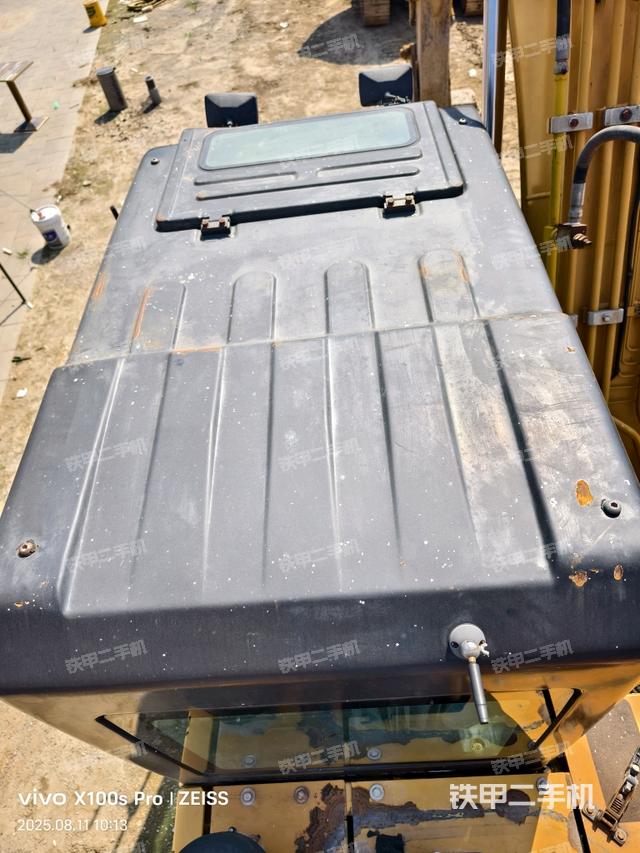 驾驶室顶部（整机外观）