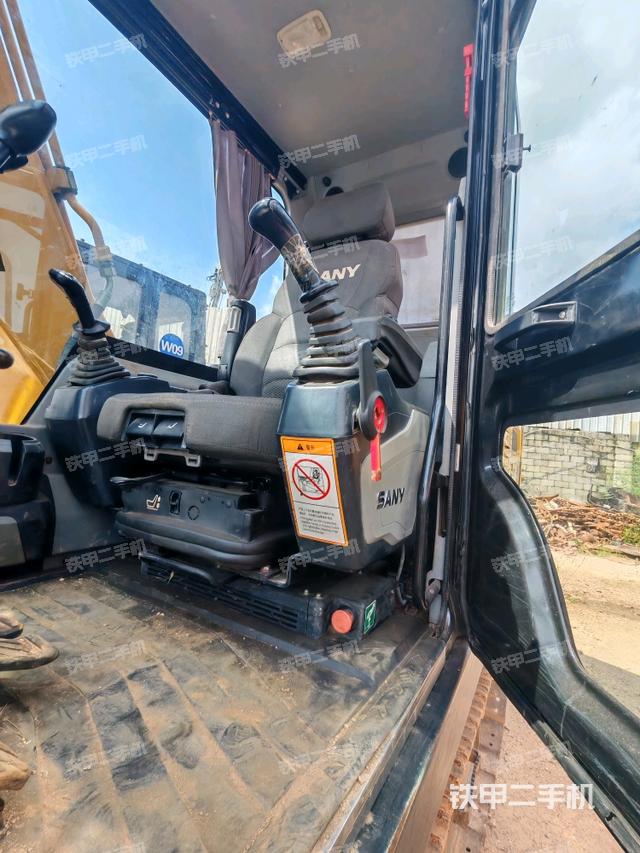 驾驶室整体（整机外观）