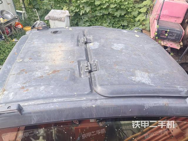 驾驶室顶部(整机外观) 驾驶室顶部(整机外观)