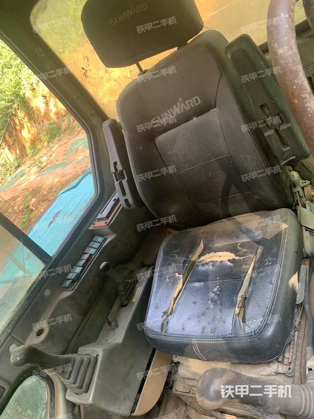 駕駛室整體（整機(jī)外觀）