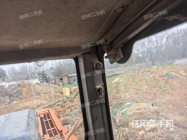 左后方玻璃角標(biāo)（駕駛室部分）