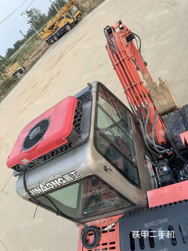 駕駛室頂部（整機外觀）