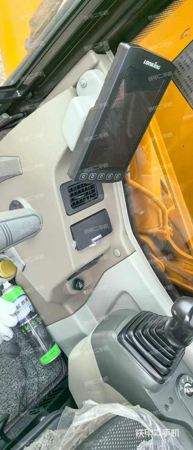 龍工LG6205挖掘機(jī)
