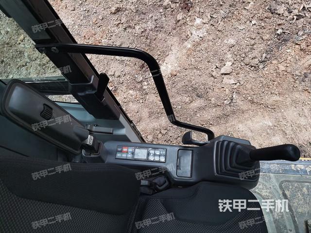 座椅右側(cè)控制臺(tái)/鑰匙門(mén)/油門(mén)/含右手柄（駕駛室部分）