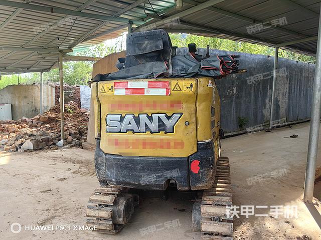 駕駛室頂部（整機外觀）