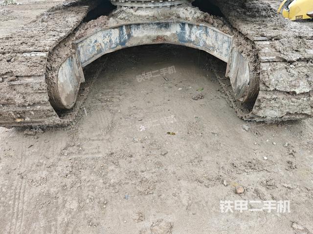 轉(zhuǎn)盤(pán)和下車(chē)架正前（工作和回轉(zhuǎn)裝置）