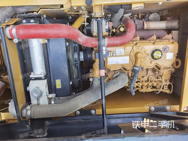 氣門(mén)室蓋螺絲特寫(xiě)（上車(chē)部件）