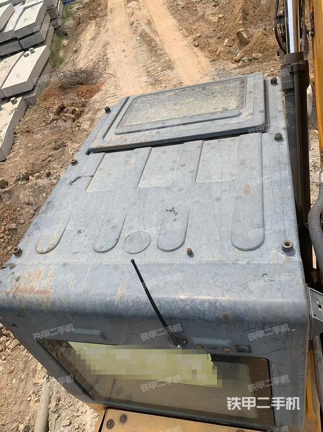 驾驶室顶部（整机外观）