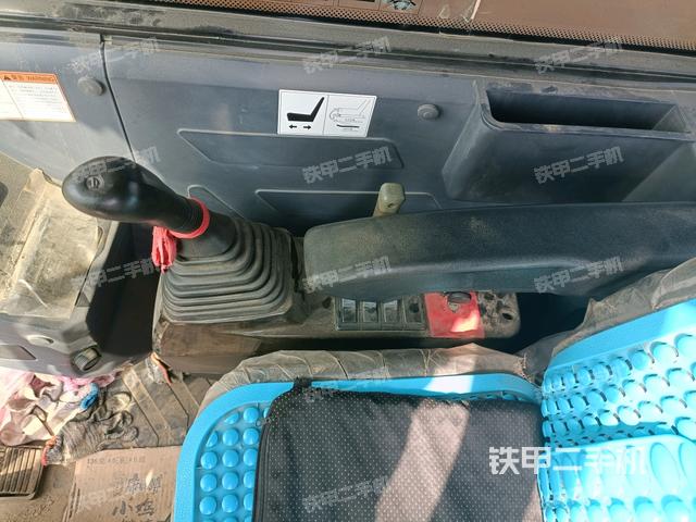 座椅右侧控制台/钥匙门/油门/含右手柄（驾驶室部分）