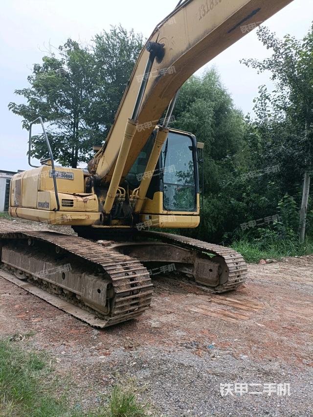 大臂油缸整体 竖拍（工作和回转装置）