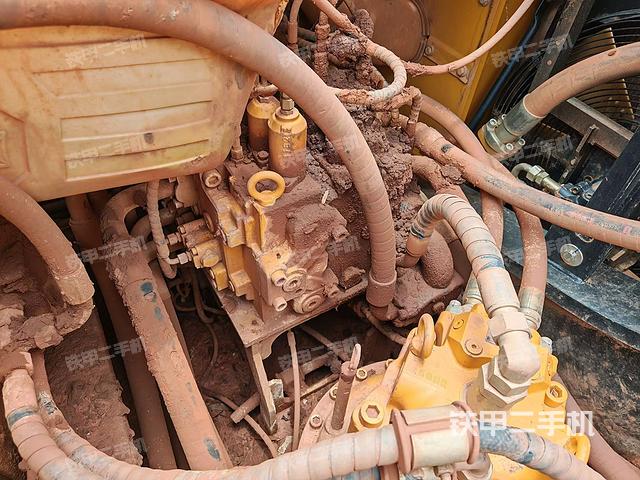 回转马达和主控阀（整机外观）