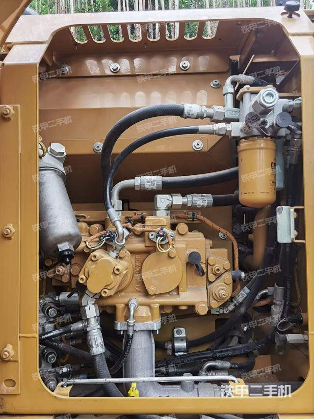 液壓泵斜45?左（大件艙室）