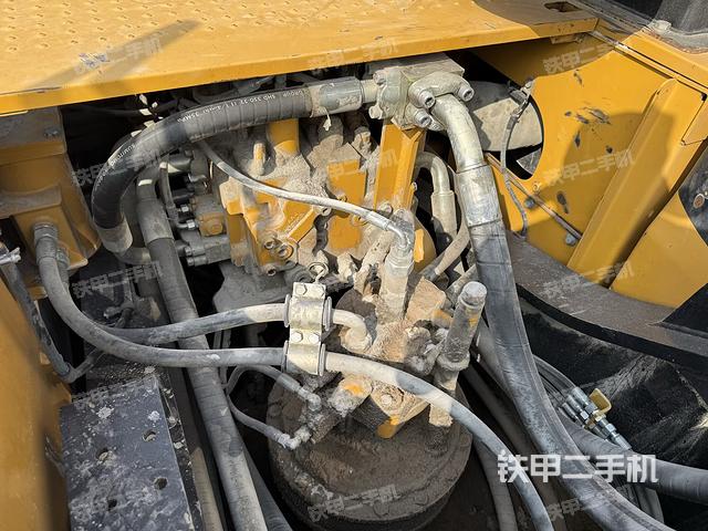 回转马达和主控阀（整机外观）