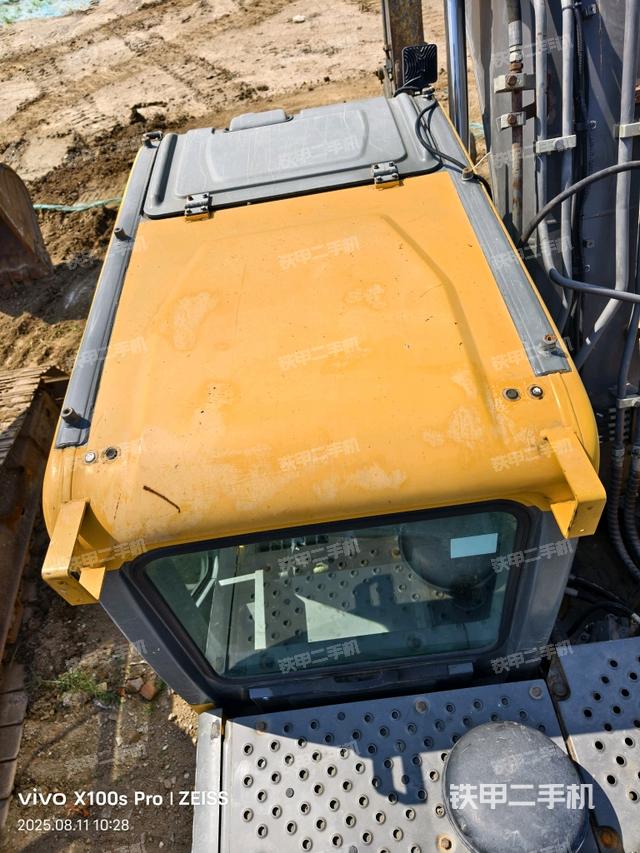 驾驶室顶部（整机外观）