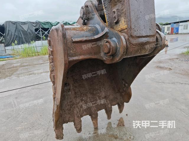 鏟斗右后整體（工作和回轉(zhuǎn)裝置）