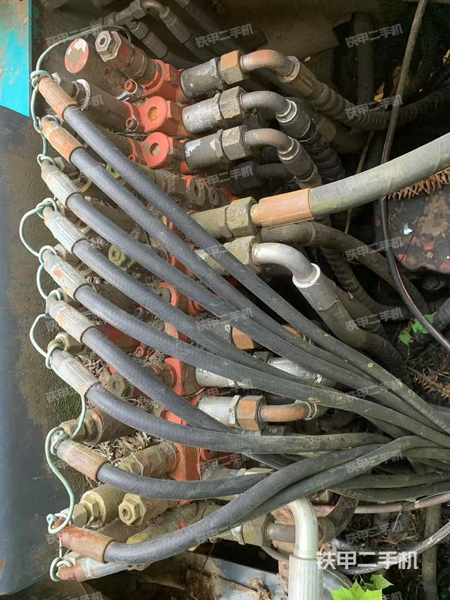 回轉(zhuǎn)馬達(dá)和主控閥（整機(jī)外觀）