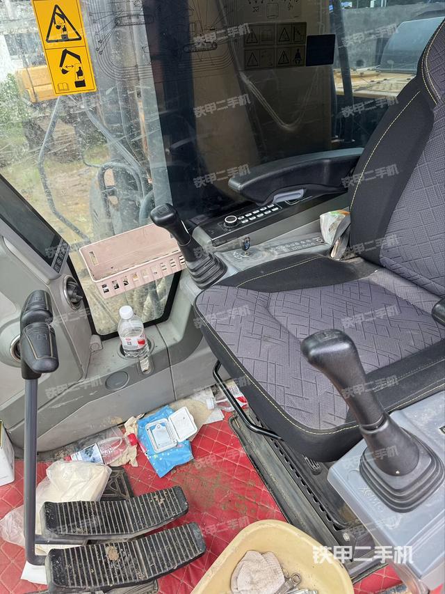 駕駛室整體（整機(jī)外觀）