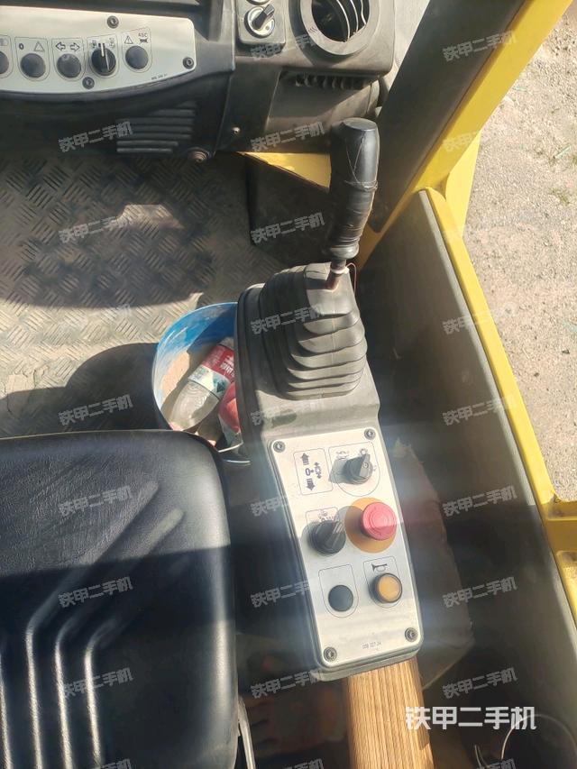 后玻璃角标（压路机驾驶室）